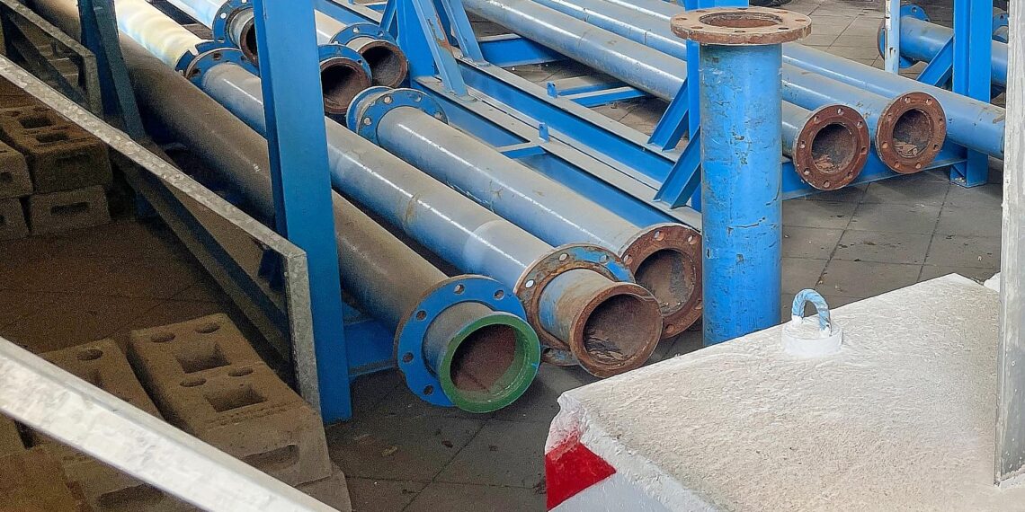 Bauindustrie: Sondervermögen bringt keinen Auftragsschub 1 Rohre auf einer Baustelle (Archiv)