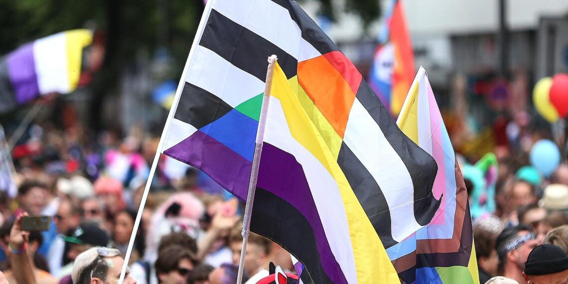 Neonazi-Jugendgruppen gehen strategisch gegen CSDs vor 1 Parade zum Christopher-Street-Day (Archiv)