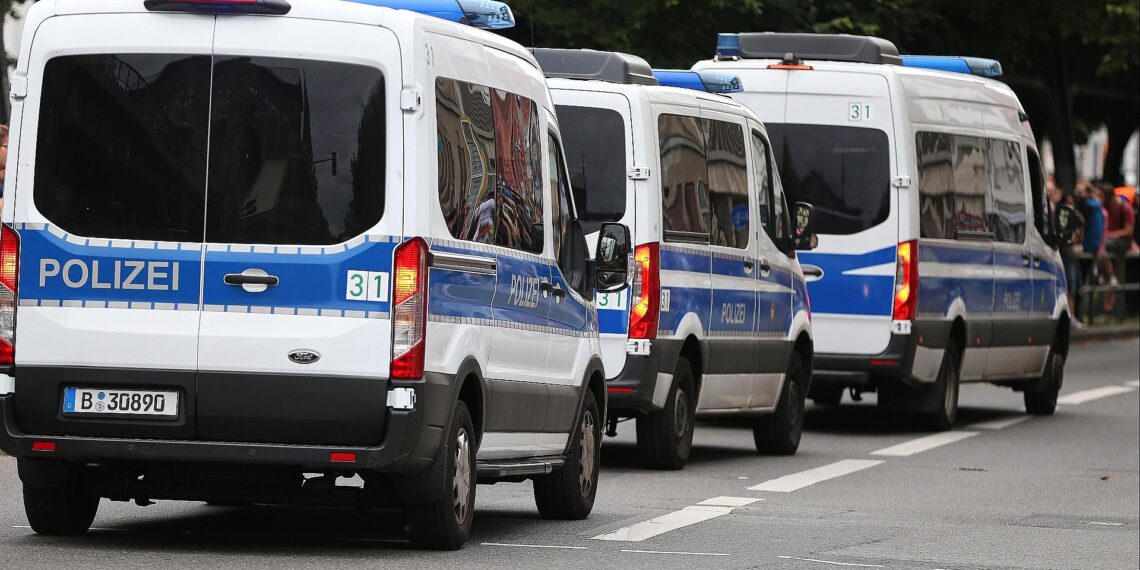 Internationale Razzia gegen Betrugsnetzwerke 1 Polizeiautos (Archiv)