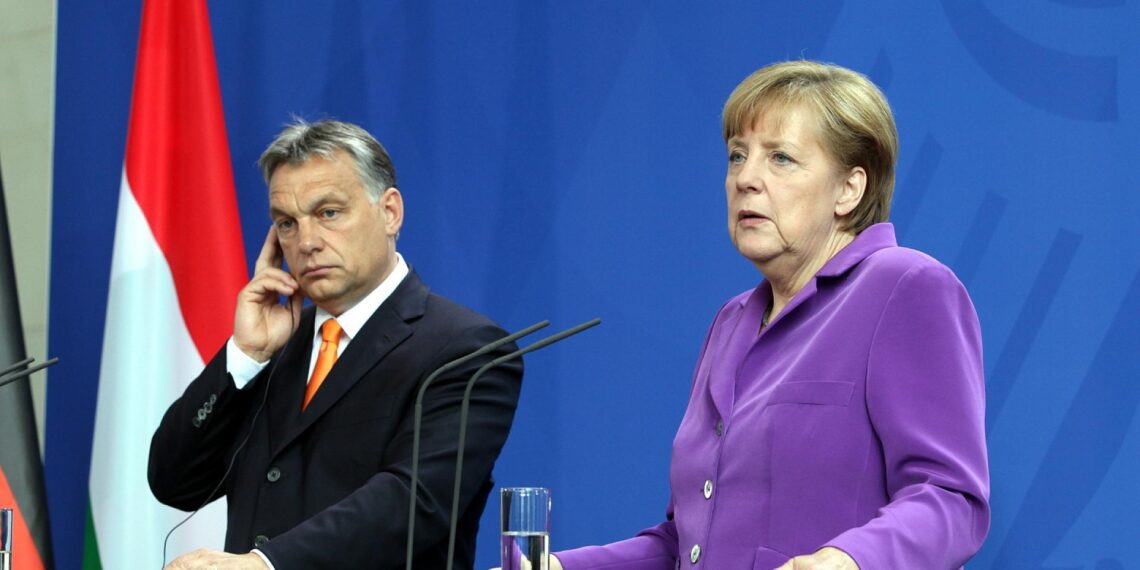 Orbán lobt Merkel und kritisiert Merz 1 Viktor Orban und Angela Merkel im Jahr 2014 (Archiv)