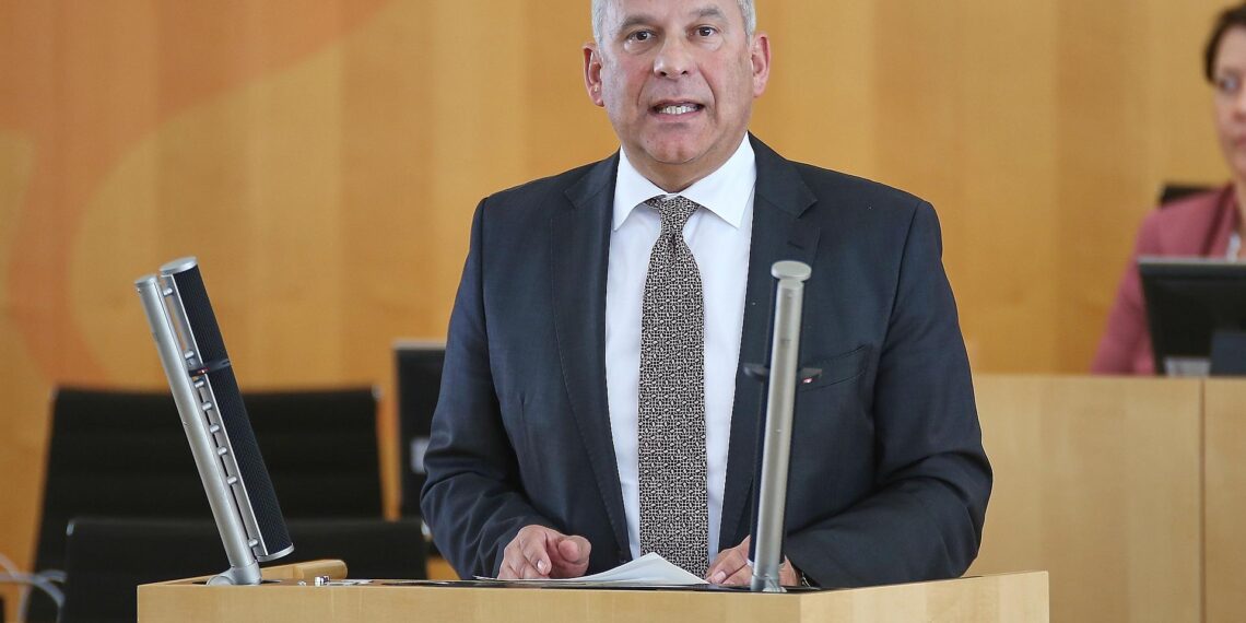 Hessens Innenminister verurteilt Anschlag auf Pkw von AfD-Politiker 1 Roman Poseck (Archiv)