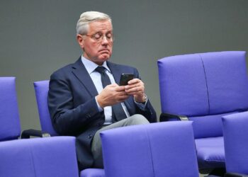 Union und Grüne kritisieren Trumps Ukraine-Plan scharf 2 Norbert Röttgen (Archiv)