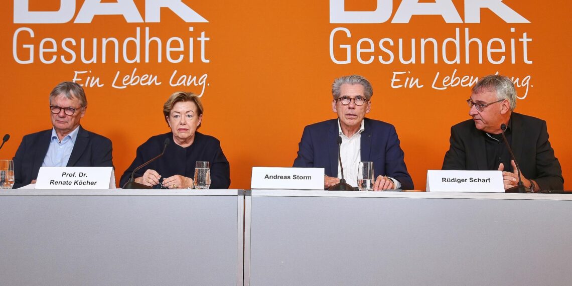 DAK sieht Pflegesystem "am Kipppunkt" 1 DAK-Pflegereport am 04.11.2025