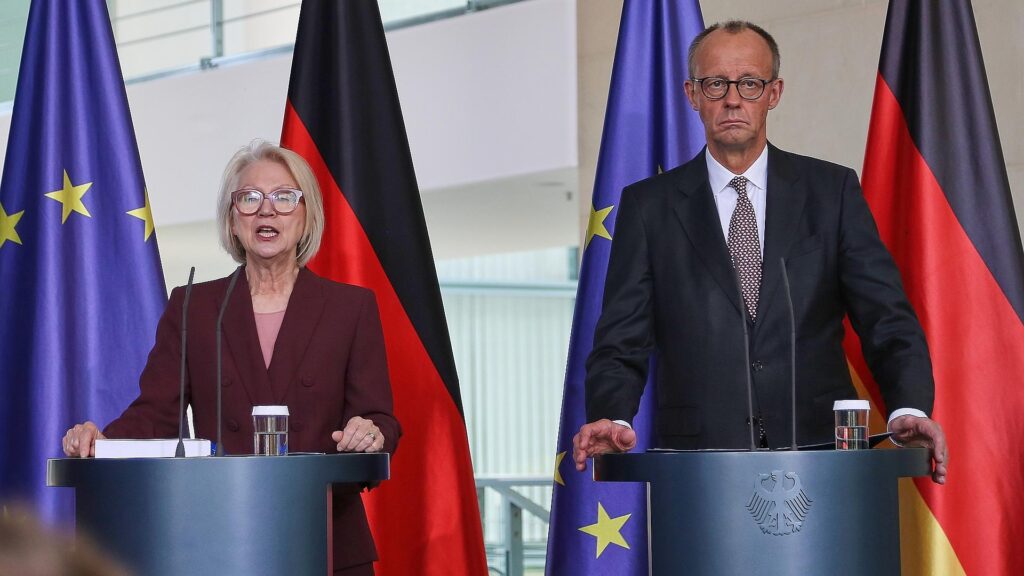 Monika Schnitzer und Friedrich Merz am 12.11.2025