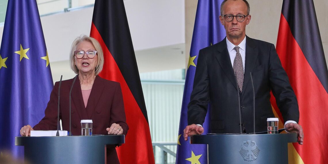 Monika Schnitzer und Friedrich Merz am 12.11.2025