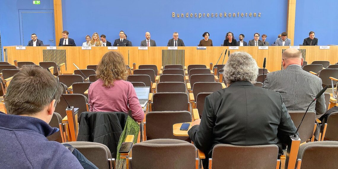 Bundesregierung bleibt nach ChatGPT-Urteil zurückhaltend 1 Regierungspressekonferenz am 12.11.2025