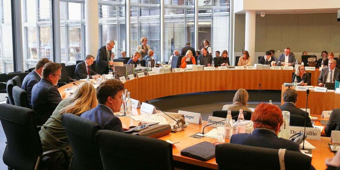 Bereinigungssitzung: Haushaltslücke 2027 sinkt um 22 Milliarden Euro 1 Haushaltsausschuss am 13.11.2025