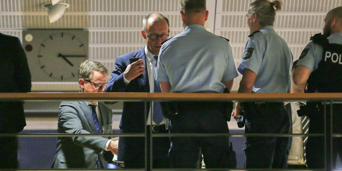 Carsten Linnemann und Friedrich Merz auf dem Weg zum Koalitionsausschuss am 13.11.2025