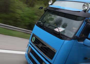 Frühindikator Lkw-Fahrleistung legt kurzfristig etwas zu 3 LKW (Archiv)