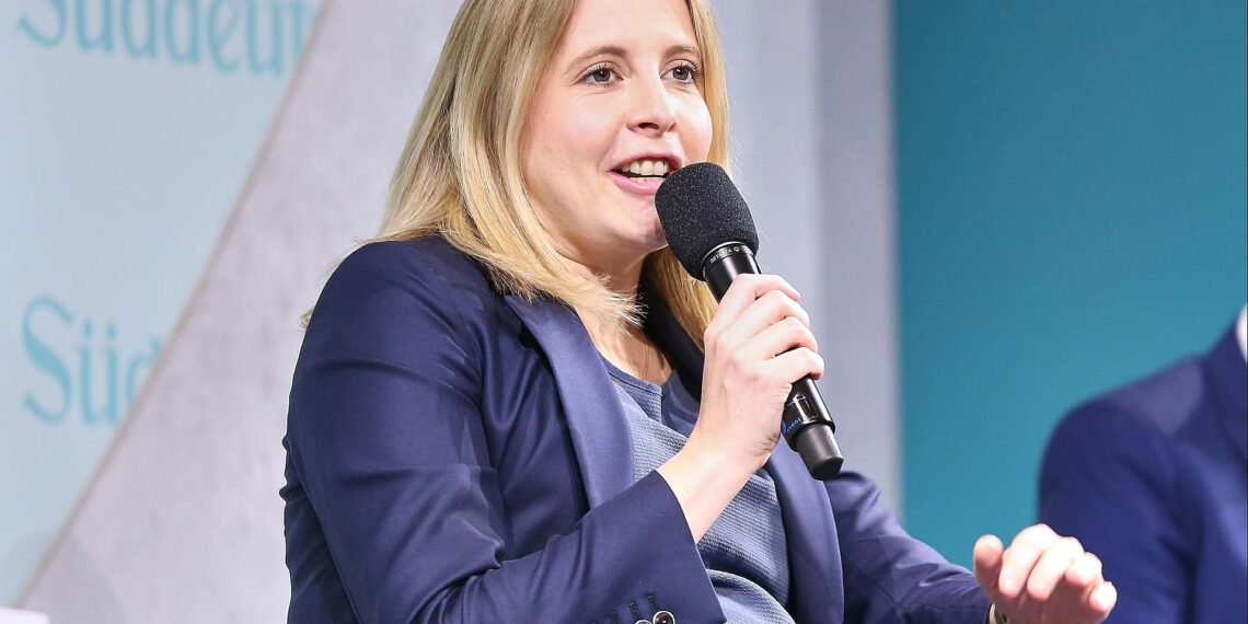 Bauministerin sieht Aufwärtstrend beim Wohnungsbau 1 Verena Hubertz am 17.11.2025