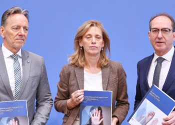 Frauenhäuser fordern von Politik mehr finanzielle Unterstützung 2 Vorstellung der Bundeslagebilder `Häusliche Gewalt 2024` und `Geschlechtsspezifisch gegen Frauen gerichtete Straftaten 2024` am 21.11.2025