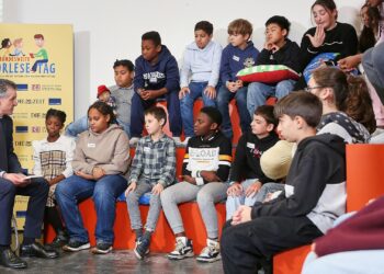 Thorsten Frei liest aus einem Kinderbuch am 21.11.2025