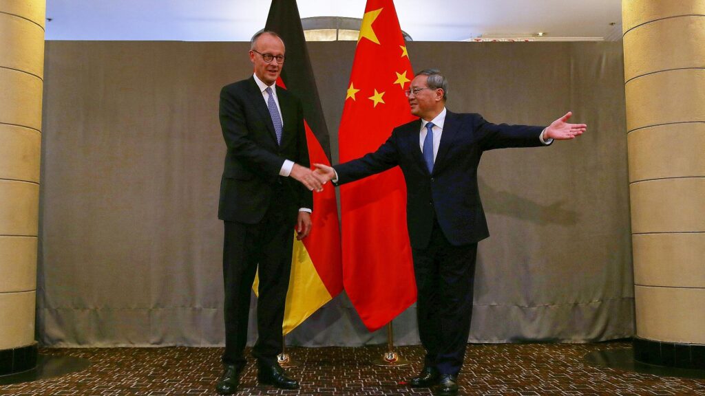 Friedrich Merz und Li Qiang am 23.11.2025
