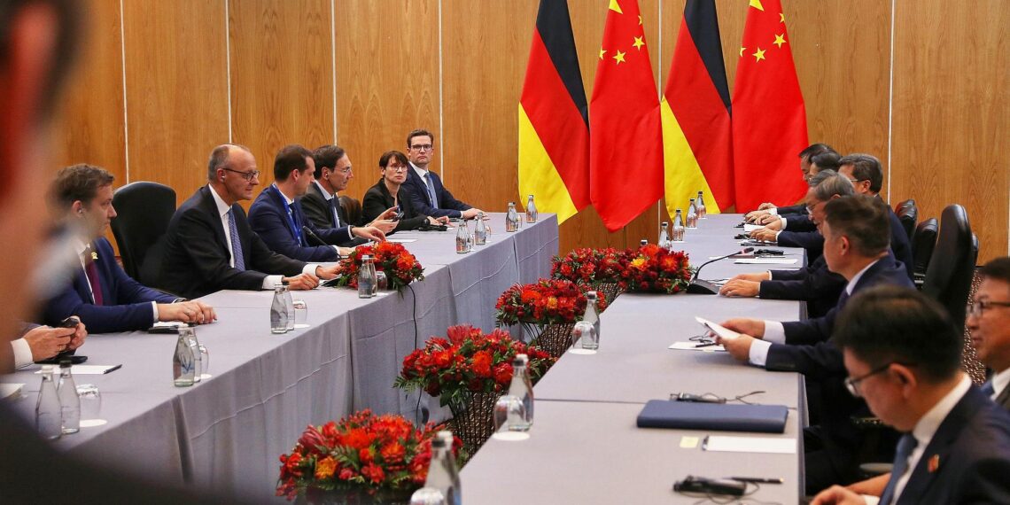 Friedrich Merz und Li Qiang am 23.11.2025