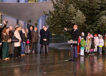 Bildtermin bei der Übergabe des Weihnachtsbaumes für das Bundeskanzleramt am 28.11.2025
