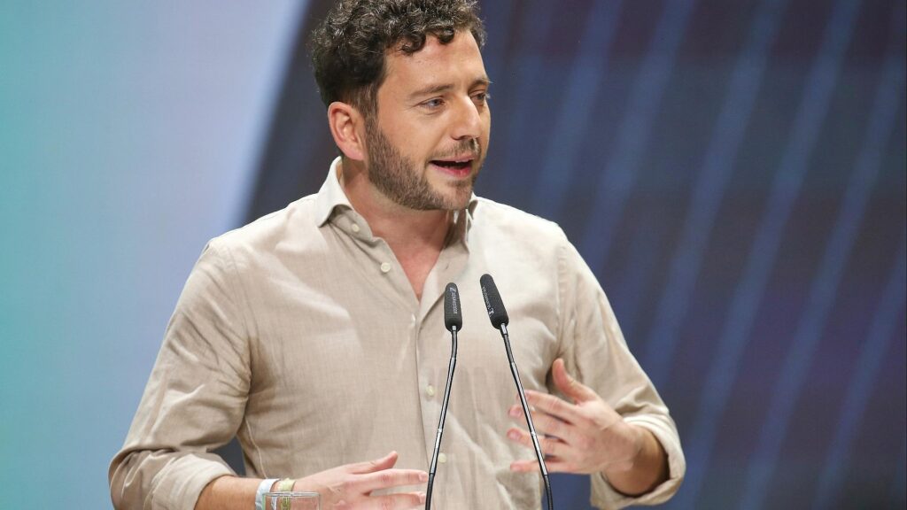 Felix Banaszak am 28.11.2025