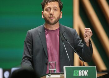 Grünen-Chef Banaszak fordert sozial gerechteren Klimaschutz 2 Felix Banaszak am 29.11.2025