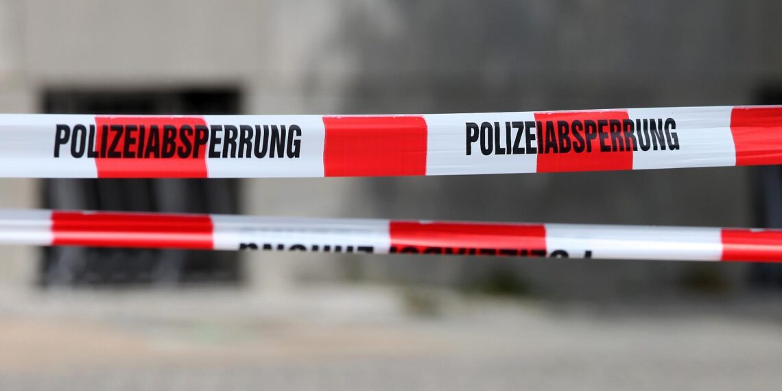Gerichtsvollzieher im Saarland im Dienst getötet 1 Polizeiabsperrung (Archiv)