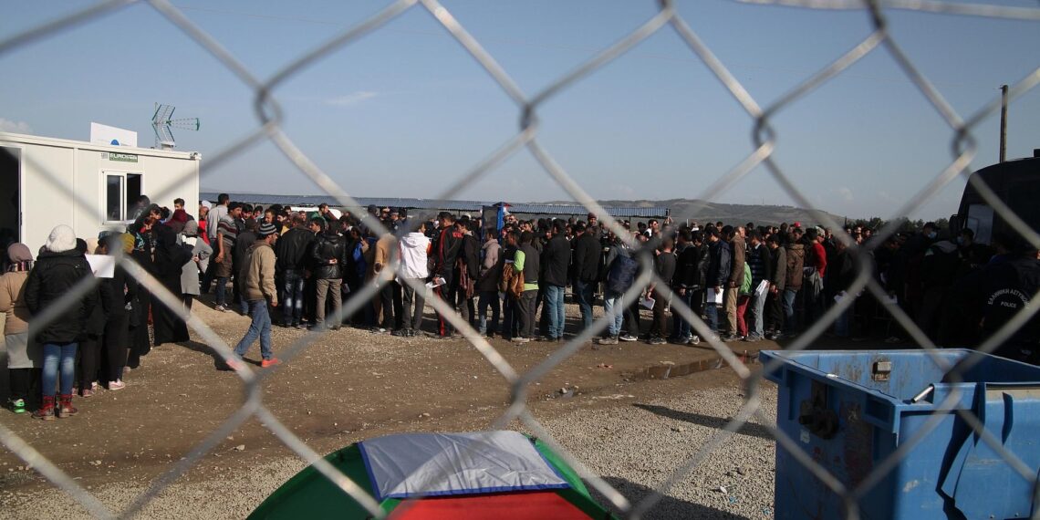 Dobrindt schließt Pakt mit Athen und Rom 1 Flüchtlingslager (Archiv)