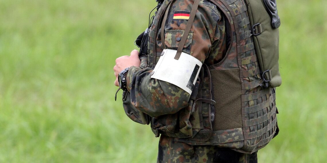 Politiker zeigen sich alarmiert über Vorfälle bei Fallschirmjägern 1 Bundeswehr-Soldat (Archiv)