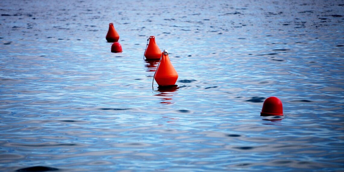 Bojen im Meer (Archiv)