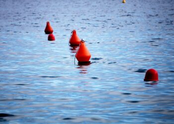 Bojen im Meer (Archiv)