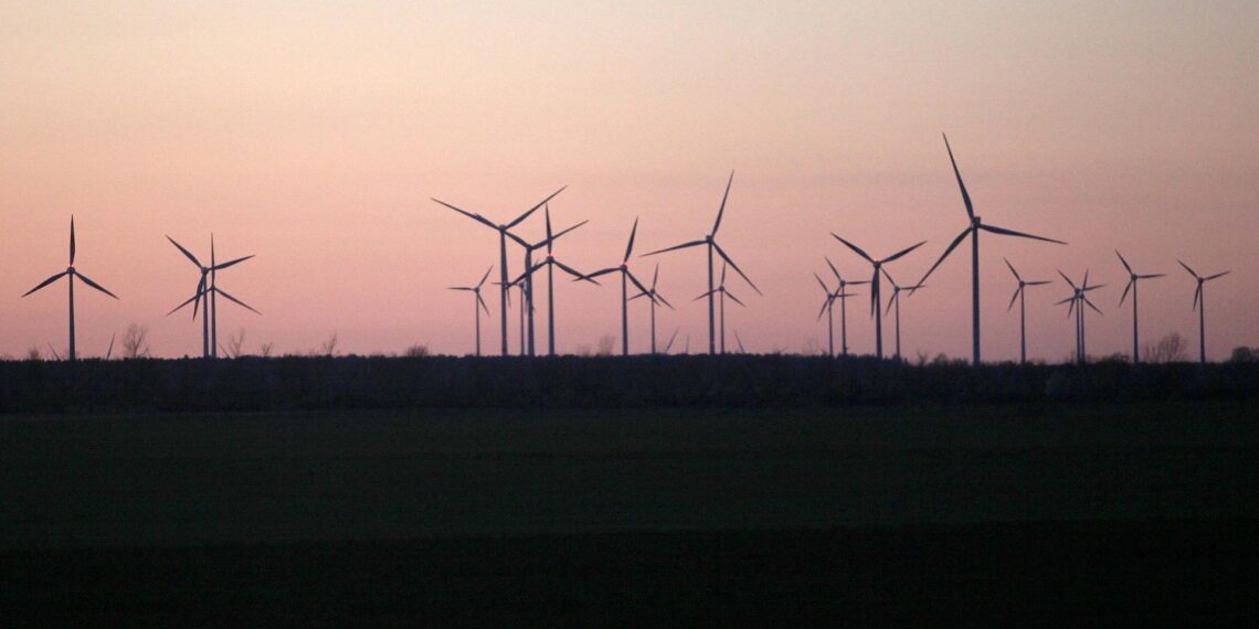 Stromerzeugung im dritten Quartal gestiegen 1 Windräder (Archiv)