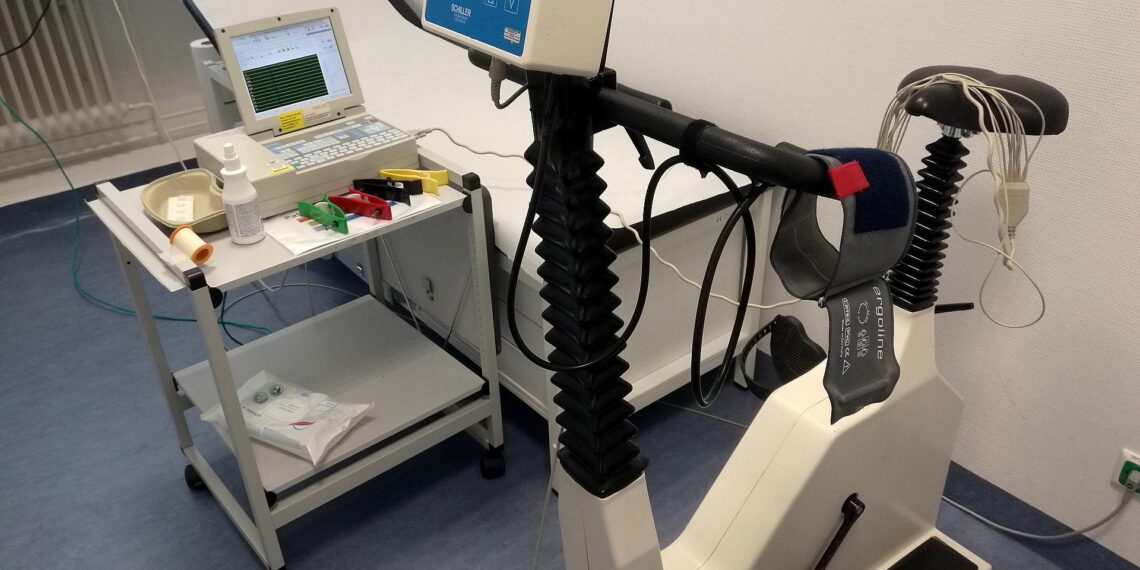 Fahrradergometer für Belastungs-EKG (Archiv)