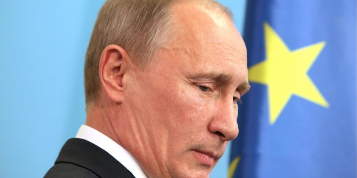 Wladimir Putin vor EU-Fahne (Archiv)