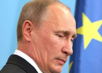 Wladimir Putin vor EU-Fahne (Archiv)