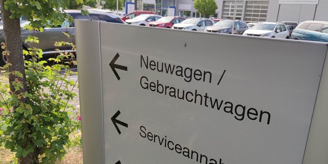 Förderung: Händler erwarten 180.000 zusätzliche E-Auto-Verkäufe 1 Autohändler (Archiv)