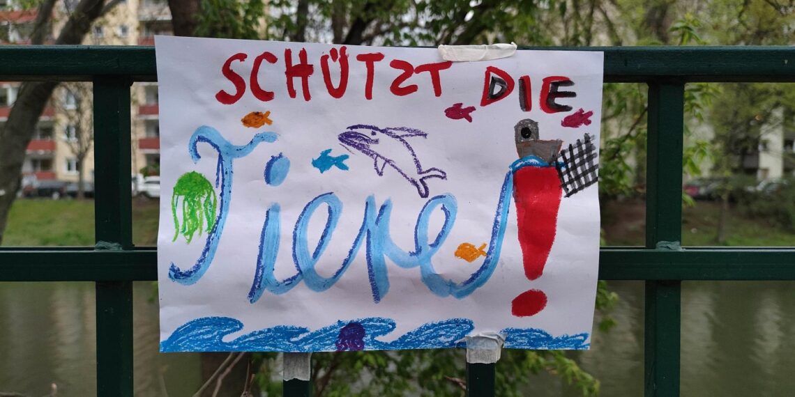 Zahl der Versuchstiere sinkt unter Zwei-Millionen-Grenze 1 Tierschutz-Plakat (Archiv)