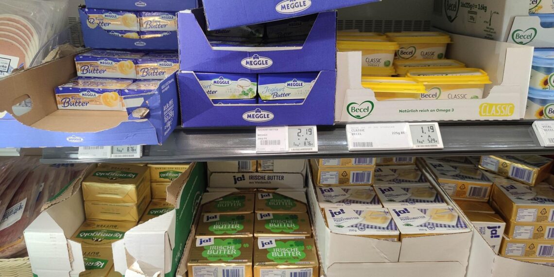 Butter in einem Supermarkt (Archiv)