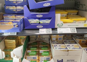 Rainer sieht keine Eingriffsmöglichkeit gegen niedrige Butterpreise 2 Butter in einem Supermarkt (Archiv)