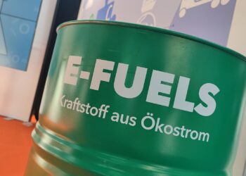 ADAC fordert höhere Quoten für Biosprit und E-Fuels 2 Werbung für E-Fuels (Archiv)