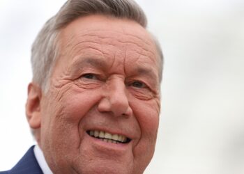 Depeche Mode an Spitze der Album-Charts - Roland Kaiser auf Platz 3 2 Roland Kaiser (Archiv)