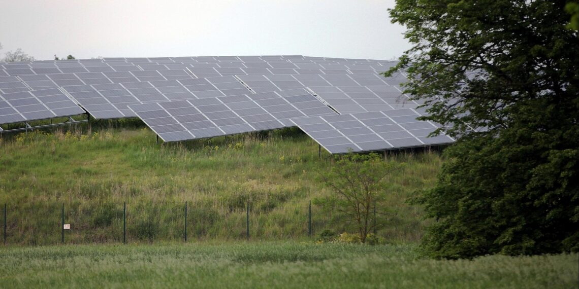 Energiepolitik: Union stellt Vorrang der Erneuerbaren infrage 1 Solaranlage (Archiv)