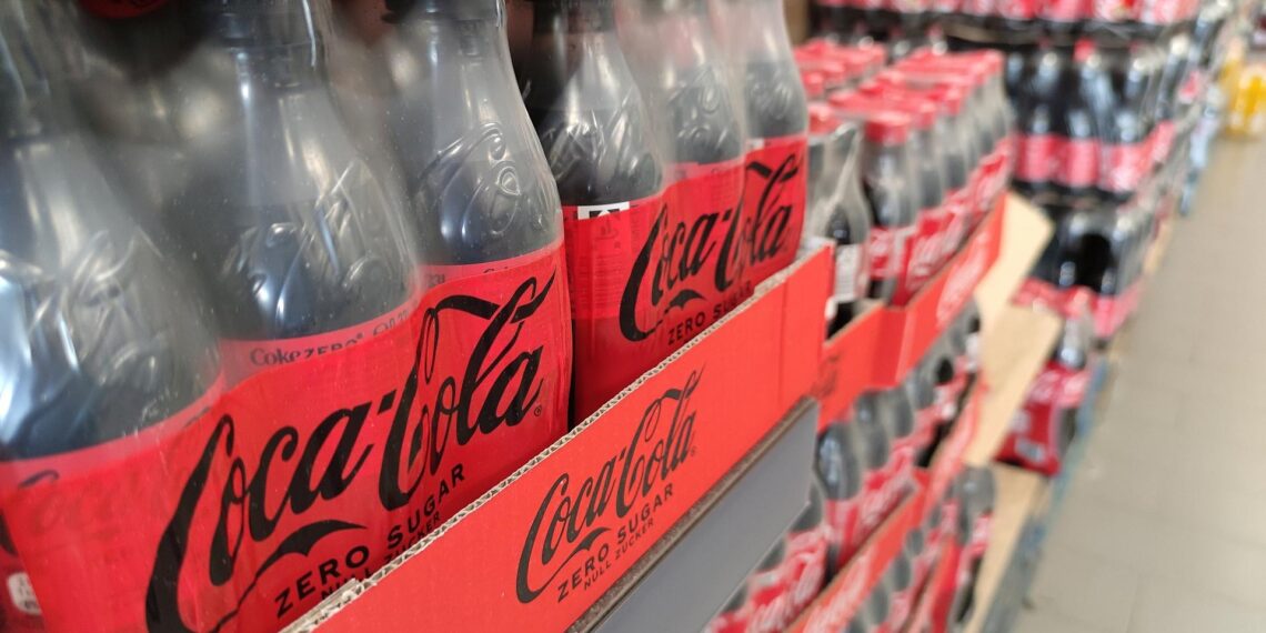Coca Cola in einem Supermarkt (Archiv)