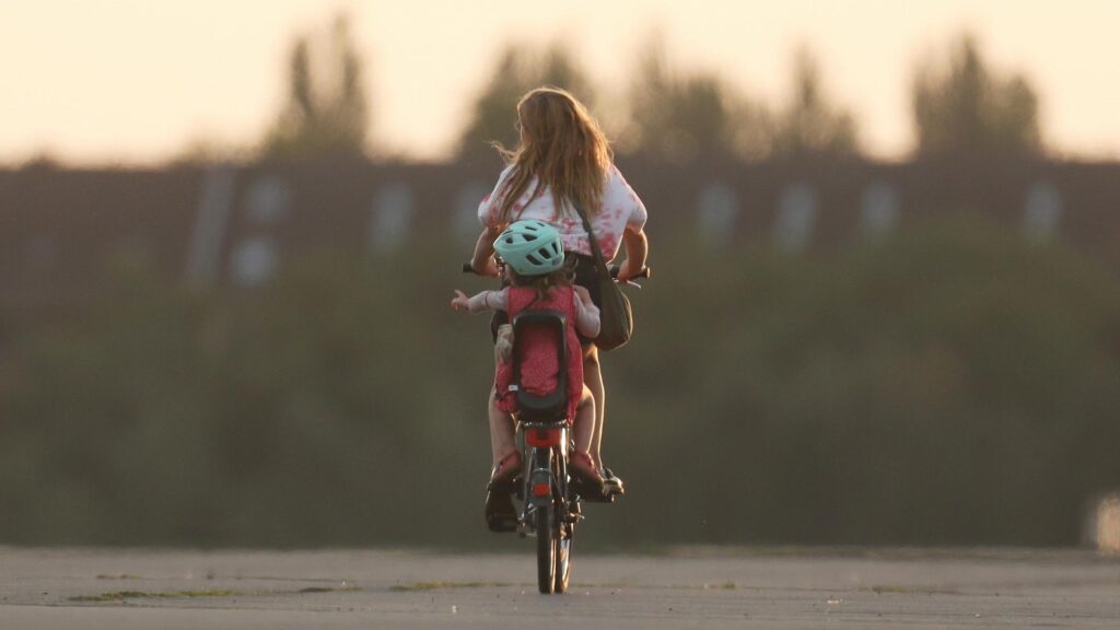 Frau mit Kind (Archiv)