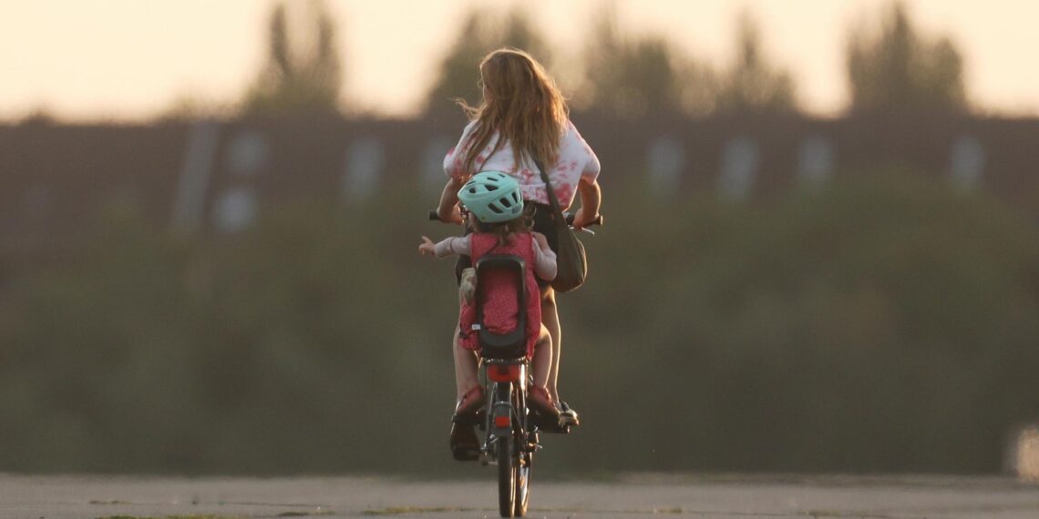 Frau mit Kind (Archiv)