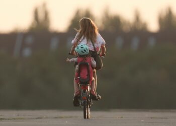 Frau mit Kind (Archiv)