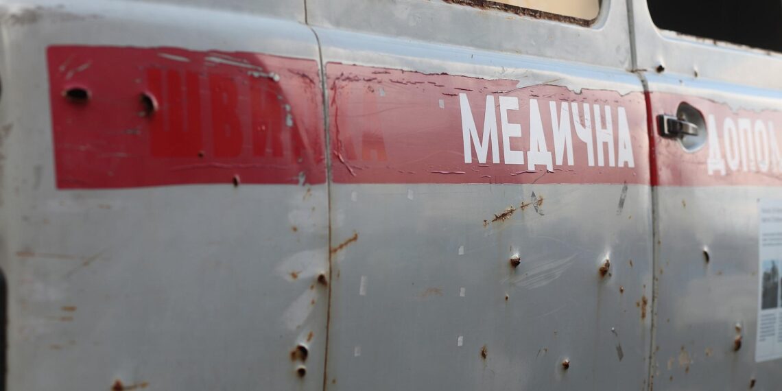 Im Ukraine-Krieg zerschossener Kleinbus (Archiv)