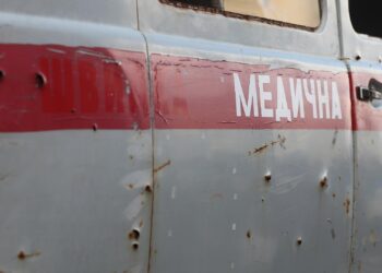 Im Ukraine-Krieg zerschossener Kleinbus (Archiv)