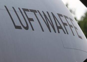 Luftwaffe-Soldaten kehren aus Polen zurück 2 Schriftzug Luftwaffe (Archiv)