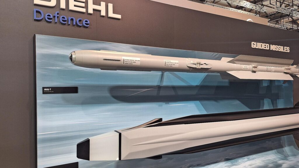 Lenkflugkörper Iris-T und FCAAM von Diehl (Archiv)