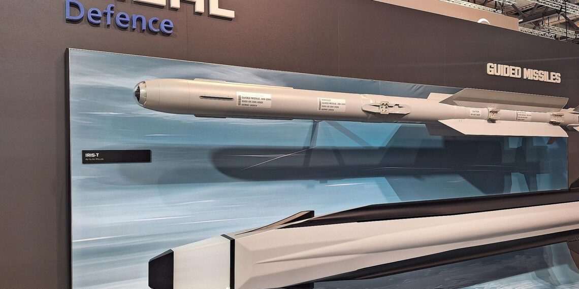 Lenkflugkörper Iris-T und FCAAM von Diehl (Archiv)