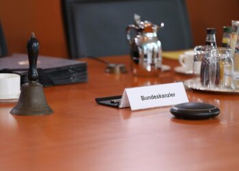 Wirtschafts- und Innenministerium blockieren Bürgergeld-Beschluss 2 Kanzlermappe auf dem Kabinettstisch (Archiv)