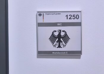 Kosten für Umbau des Regierungsflughafens steigen deutlich 5 WC im Wartebereich des Regierungsflughafens (Archiv)