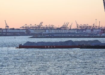 US-Zölle treffen deutsche Industriestandorte unterschiedlich stark 2 Industrieanlagen (Archiv)