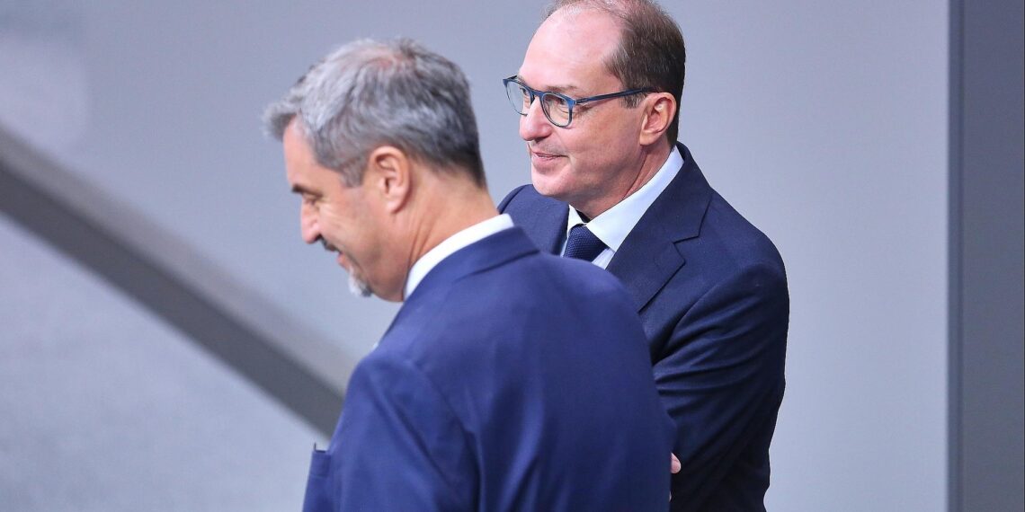 Dobrindt: Wahlergebnis für Söder kein Denkzettel 1 Markus Söder und Alexander Dobrindt (Archiv)